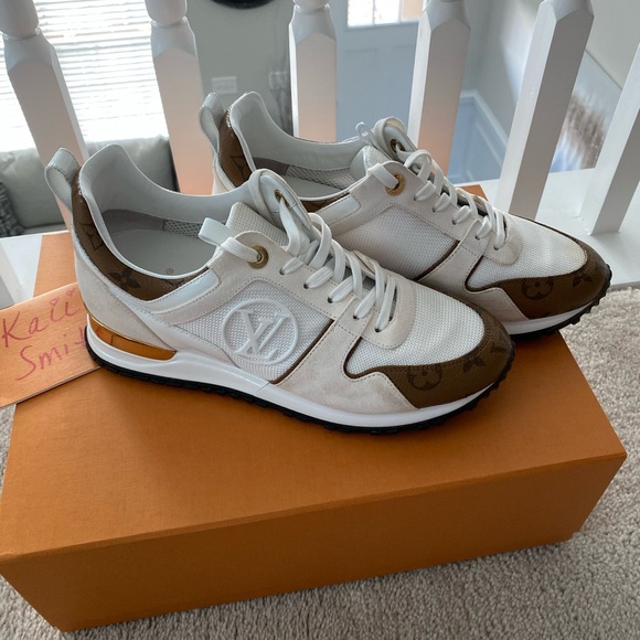 🦄Louis Vuitton Reverse Monogram Run Aways🦄 - Picture 6 of 6